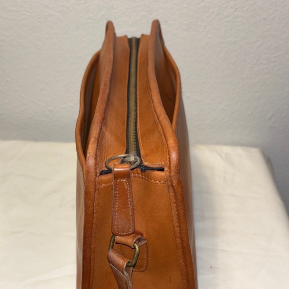 Coach Vintage British Tan Swagger Bag - Picture 3 of 12